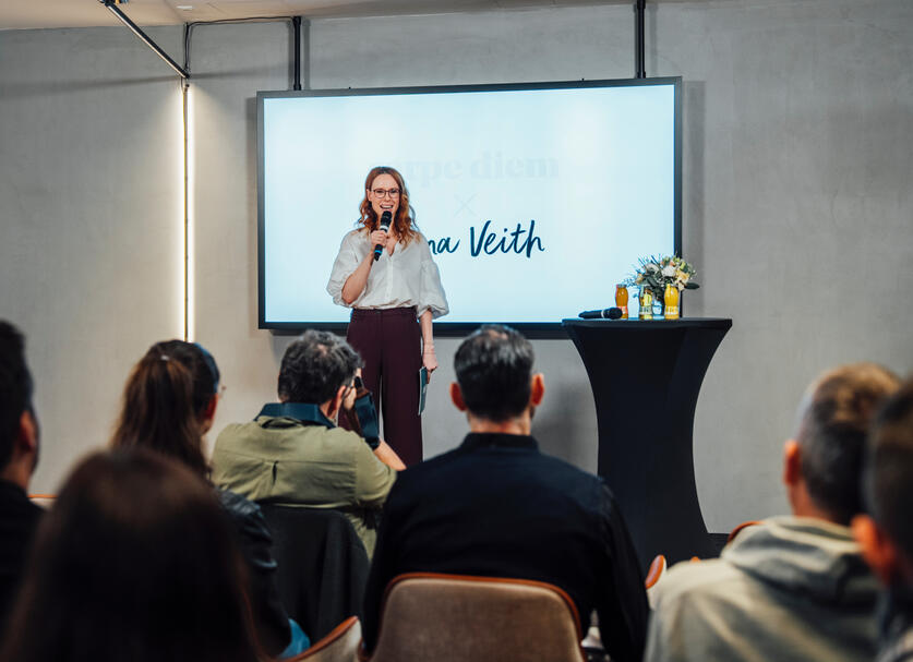 Bühnenmoderation (Foto: Ulrich Aydt)